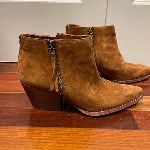 Beauty suede boots